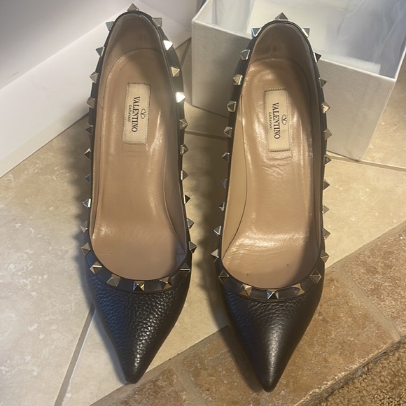 Valentino Garavani Black Leather Gold Rockstud - Picture 3 of 8